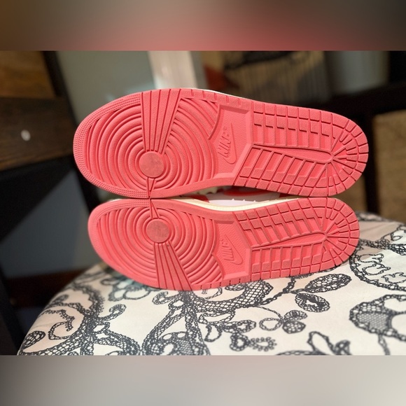 Air Jordan 1 Mid Pink Salt SZ 12 Women Like New - Picture 8 of 9